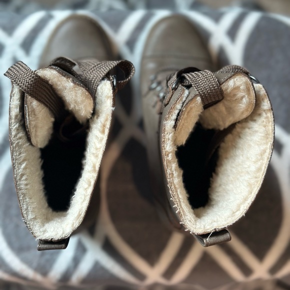 Adorable wedge boots - Picture 6 of 8